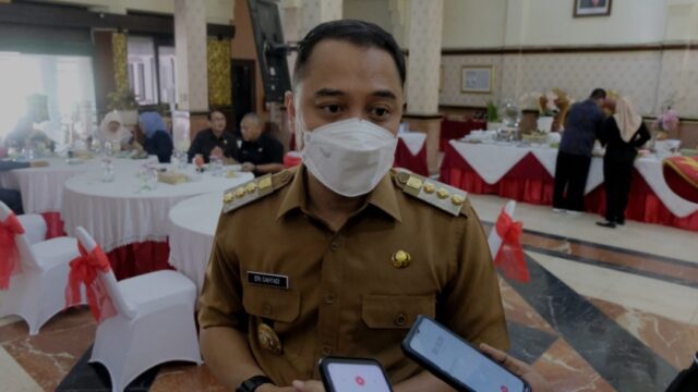 Walkot Surabaya Eri Cahyadi Minta Seluruh Staf Swab Test Antigen secara Bergilir