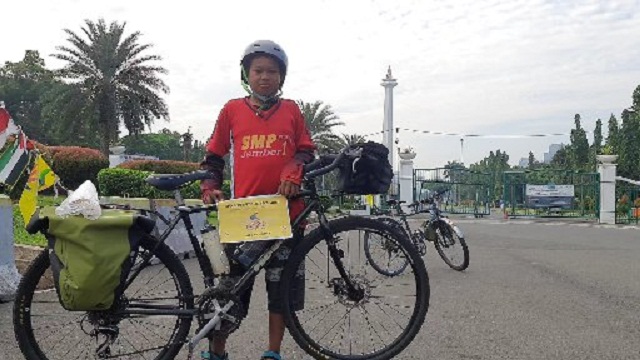Bocah 12 Tahun Asal Jember Bersepeda ke Jakarta Salat Id di Masjid Istiqlal