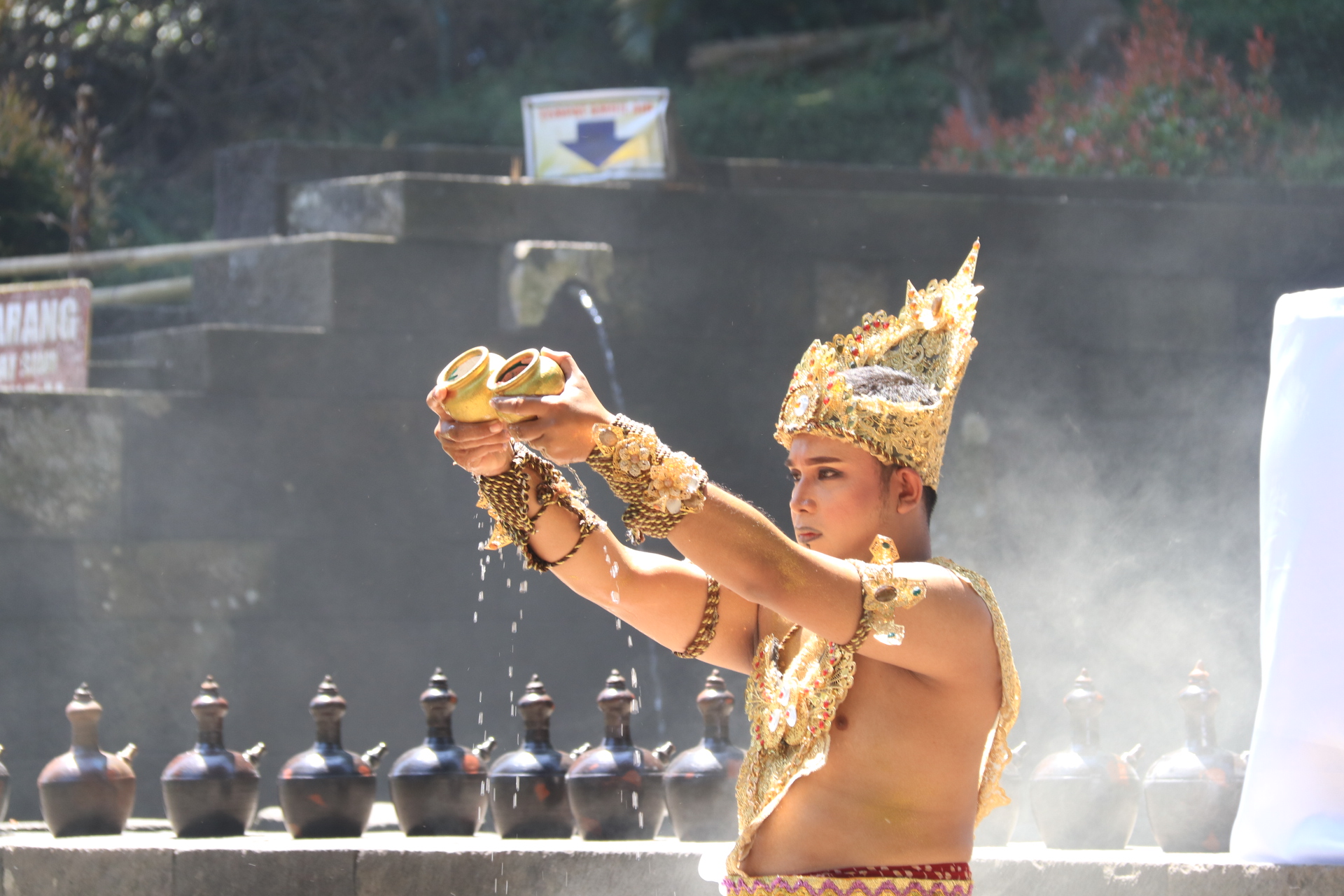 Jaga Tradisi Leluhur, Ruwat Agung Patirtan Digelar di Candi Jolotundo