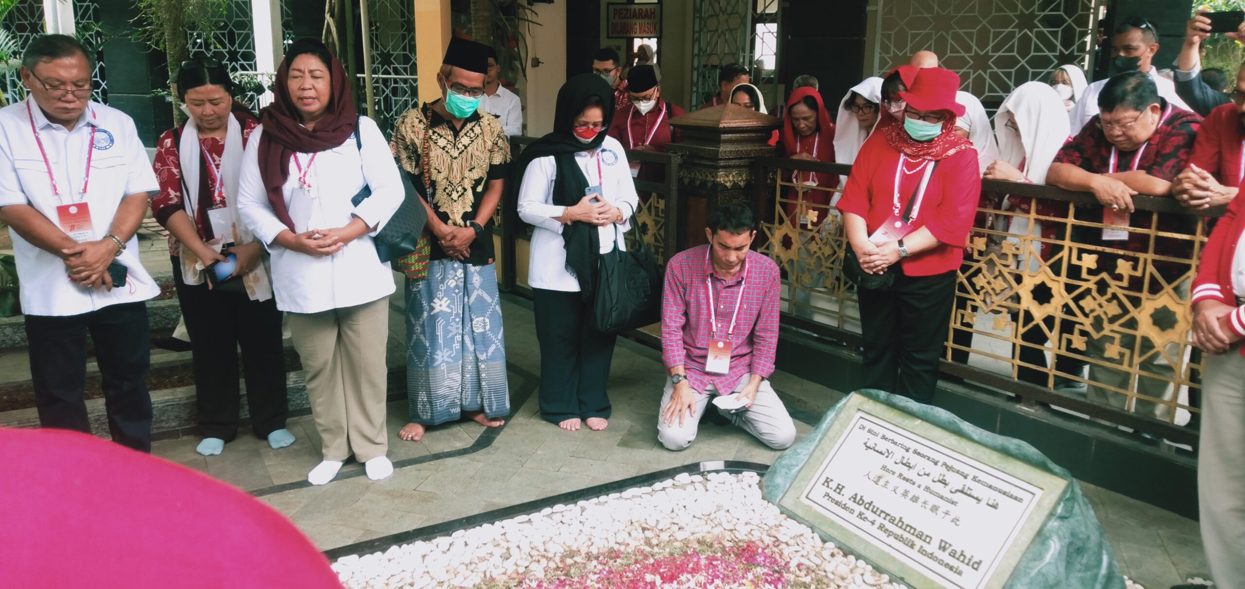 Puluhan Pendeta GPIB Panjatkan Doa di Makam Gus Dur