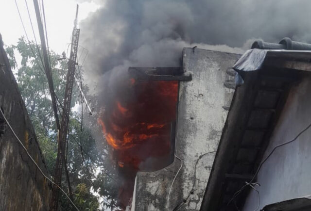Rumah di Ngagel Timur Surabaya Terbakar saat Ditinggal Penghuni, Sempat Terjadi Ledakan