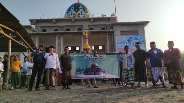 Lestarikan Tradisi Islam, Takmir Masjid Al Mubarok Kediri Gelar Kirab Mahkota