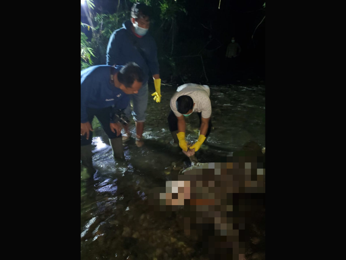 Mayat Perempuan Tanpa Identitas Ditemukan Membusuk di Sungai Kandat Kediri