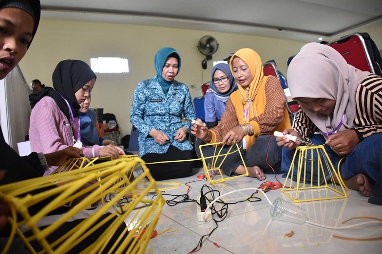 Tingkatkan Pendapatan Petani Tembakau, Pemkab Situbondo Gelar Pelatihan Kerajinan Berbahan Rotan