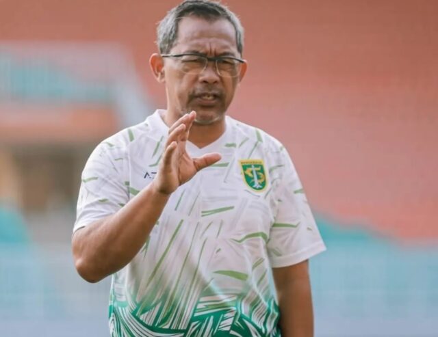 Bertekad Bangkit, Aji Santoso Beri Latihan Tambahan untuk Persebaya Surabaya