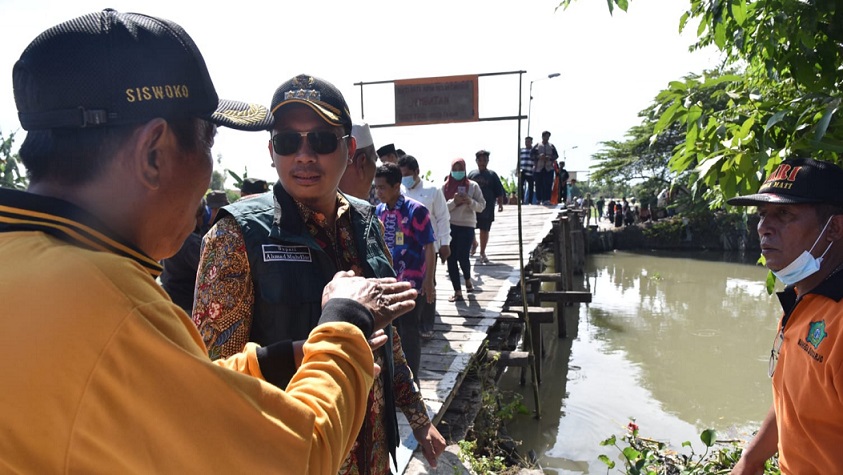 Sering Makan Korban, Jembatan Kayu Penghubung Dua Desa di Sidoarjo Bakal Dibeton