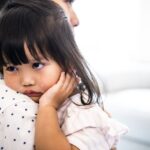 Tips Agar Anak Tidak Rewel saat Berada dengan Banyak Orang