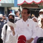 Presiden Jokowi Lakukan Ini Saat Kunjungi Sidoarjo