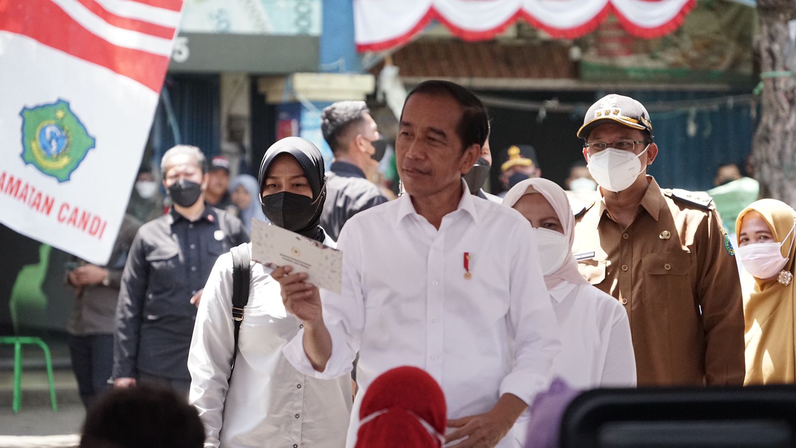 Presiden Jokowi Lakukan Ini Saat Kunjungi Sidoarjo