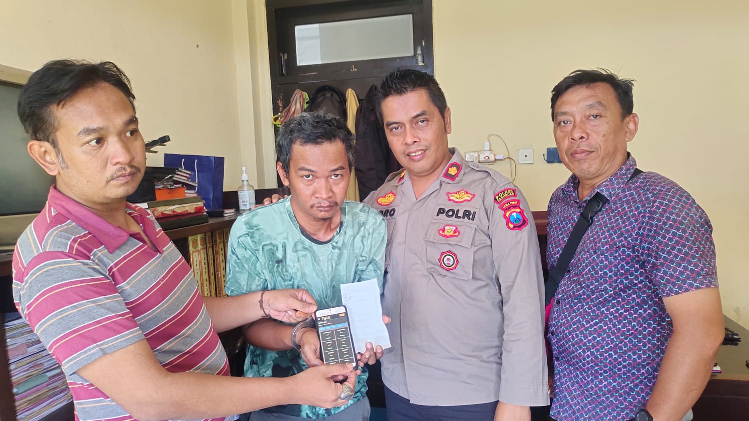 Berjudi Online di Warung, Pria Asal Bangil Pasuruan Disergap Polisi