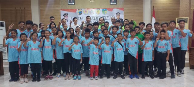 Puluhan Atlet Karate Kediri Dilepas Ikuti Open Festival Pelajar Piala Kapolda Jatim