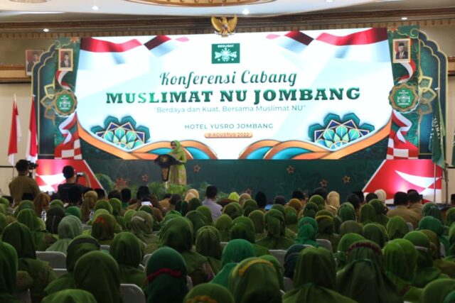 Bupati Mundjidah Hadiri Konfercab Muslimat NU Jombang