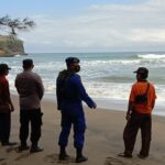Tersapu Ombak Laut Saat Pasang Keramba 2 Hari Lalu, Nelayan di Blitar Belum Ditemukan