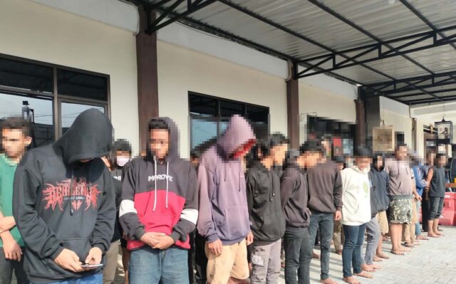 Bawa Sajam, Puluhan Pemuda Diduga Simpatisan Perguruan Silat di Jombang Diamankan Polisi