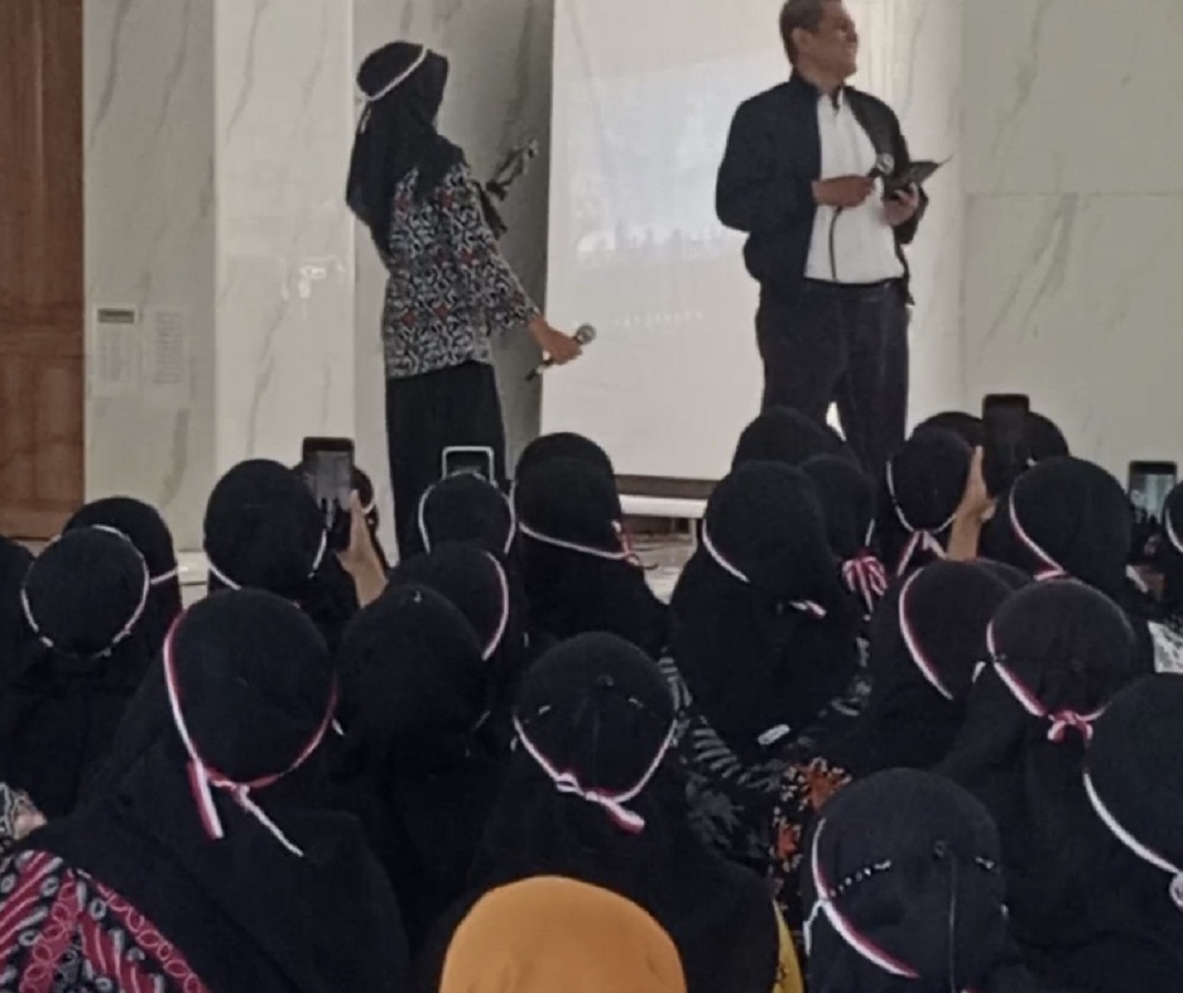 Viral, Video Rektor Nyanyi Dangdut Bersama Maba di Masjid UIN KHAS Jember
