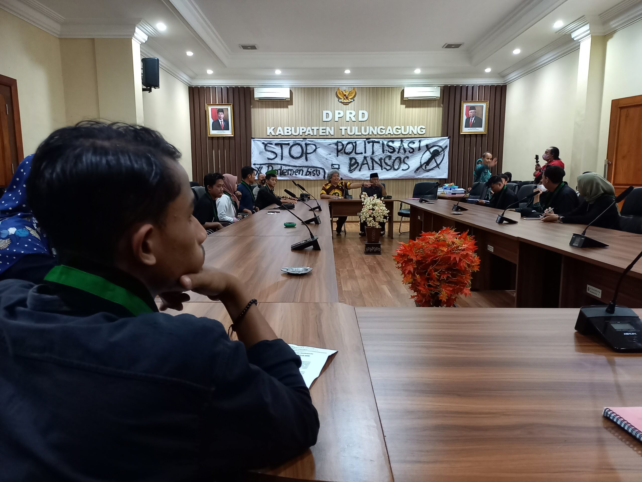 Puluhan Aktivis HMI Luruk DPRD Tulungagung Soal BLT BBM
