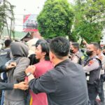 Demo Mahasiswa Tolak Rencana Kenaikan BBM di Jombang Ricuh