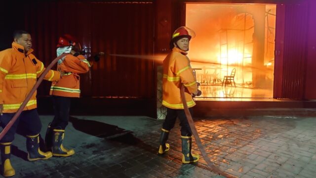 Diduga Kebocoran Gas Elpiji, Ruko Ayam Geprek di Pasuruan Terbakar