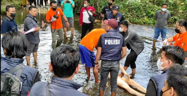 Rekonstruksi Pembunuhan di Kediri, Asmara Jadi Motif Pelaku Tega Habisi Kakak Iparnya