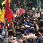 Demo Kenaikan BBM di Mojokerto Ricuh, Ketua PC HMI Kena Pukul Polisi 