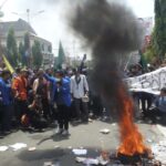 Tidak Ditemui Wali Kota, Demo Tolak Kenaikan Harga BBM di Mojokerto Memanas 