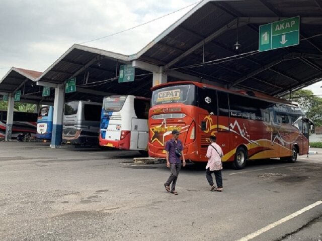 Dampak BBM Naik, Penumpang Bus Antarprovinsi dan Angkot di Jember Turun 50%