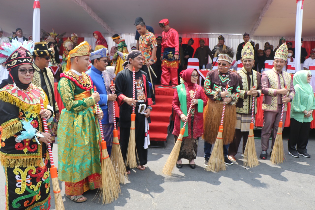 Meriahnya Karnaval di Kabupaten Jombang Peringati HUT ke -77 Kemerdekaan RI