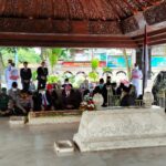 HUT ke-77 Provinsi Jatim, Gurbernur Khofifah Ziarah ke Makam Bung Karno di Blitar