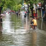 Diguyur Hujan Semalaman, Blitar Dilanda Banjir hingga 1 Meter Lebih