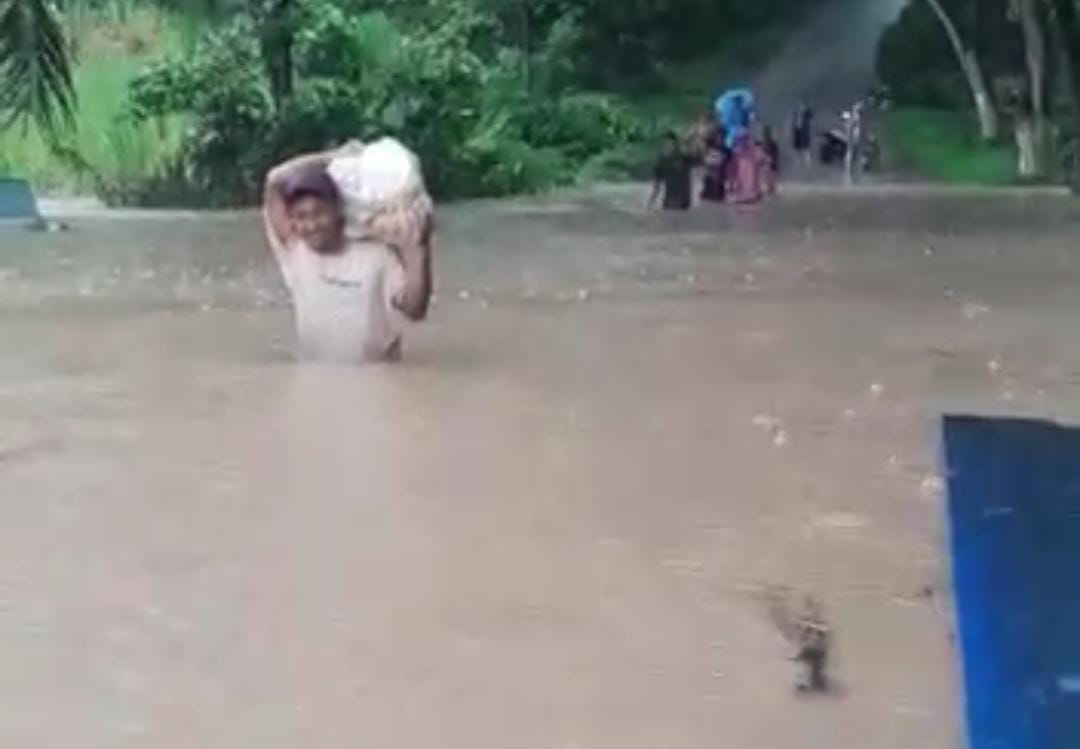 Banjir di Blitar Terus Meluas, Akses antar Kecamatan Terputus