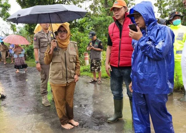Bupati Blitar Cek Lokasi Banjir Sutojayan dan Datangi Rumah Korban