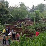 Tanah Longsor di Blitar Tutup Akses Jalan Antar Kecamatan