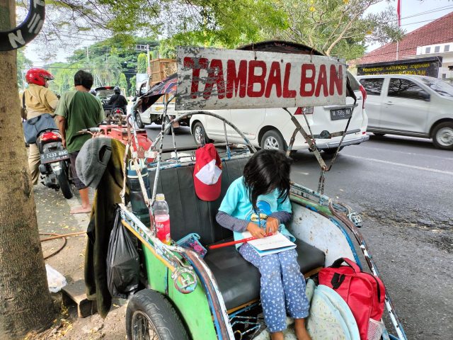 Sempat Tersendat, Akhirnya Anak Tukang Tambal Ban di Jombang Menerima KIP