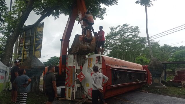 Lokasi Angker, Evakuasi Truk Tangki Pertamina di Blitar Gagal Tiga Kali