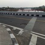 Aspal Jembatan Ploso Baru Mulai Berlubang, Rawan Terjadi Kecelakaan