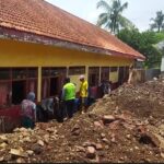Akibat Angin Kencang dan Banjir, Tembok SD di Jember Roboh
