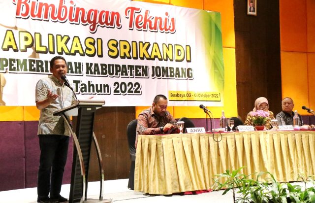 Tingkatkan Kualitas Bidang Kearsipan, Wabup Jombang Membuka Bimtek Aplikasi Srikandi