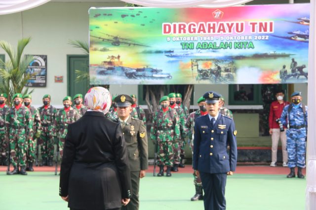 Bupati Jombang Bertindak Sebagai Inspektur Upacara HUT Ke-77 TNI