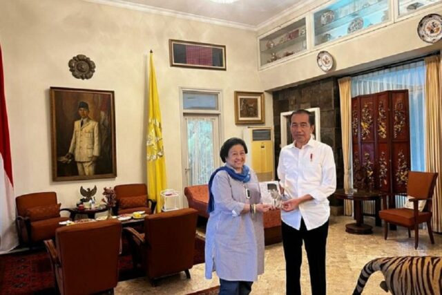 Megawati Pamer Bisa Bawa Indonesia Keluar dari Krisis 2004 kepada Jokowi