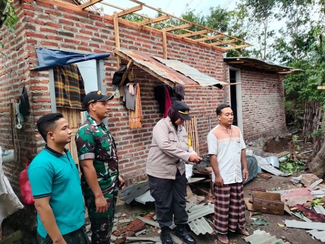Angin Puting Beliung di Sukorejo Pasuruan Rusak 65 Rumah dan 1 Musala