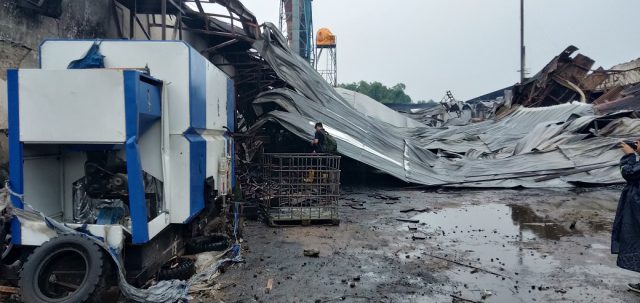 Kebakaran Pabrik Kayu di Pasuruan Baru Bisa Dijinakkan Setelah 12 Jam