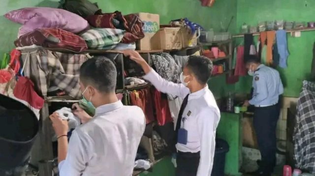 Razia Lapas Jombang, Petugas Sita Sejumlah Barang Terlarang di Blok Hunian