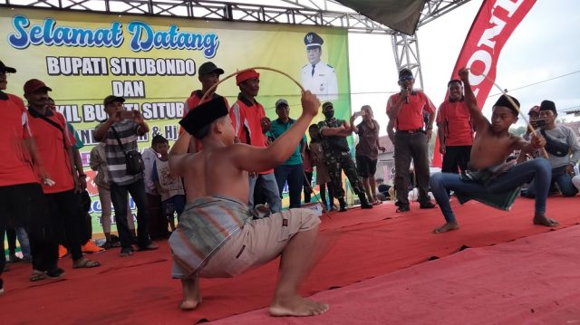 Minta Hujan dan Tolak Balak, Warga Bugeman Situbondo Gelar Ritual Lomba Ojhung