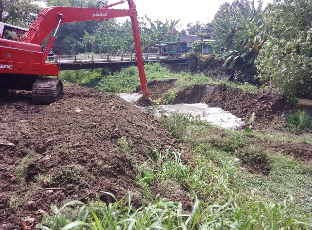 Cegah Banjir, Dinas PUPR Jombang Normalisasi Kali Marmoyo Kudu