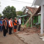 Warga Korban Bencana Puting Beliung di Sukorejo Pasuruan Terima Bantuan Sembako