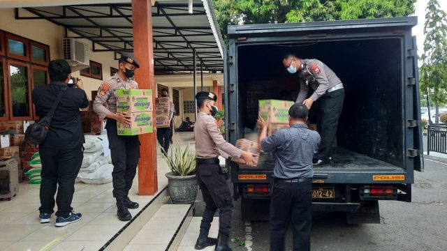 Polres Situbondo Salurkan Bantuan pada Warga Cianjur Korban Gempa