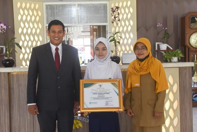 Karya Kaligrafi Azwa dari Kota Kediri Raih Juara di MTQ Nasional