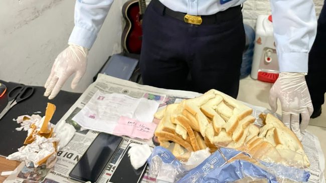 Petugas Lapas Kediri Gagalkan Penyelundupan Handphone Dalam Roti
