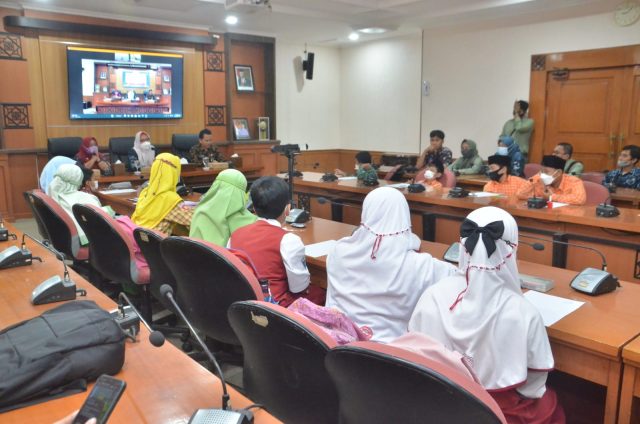 Wabup Gresik Ingatkan Pentingnya Literasi kepada Finalis Lomba Menulis Surat Cinta untuk Bupati dan Wabup