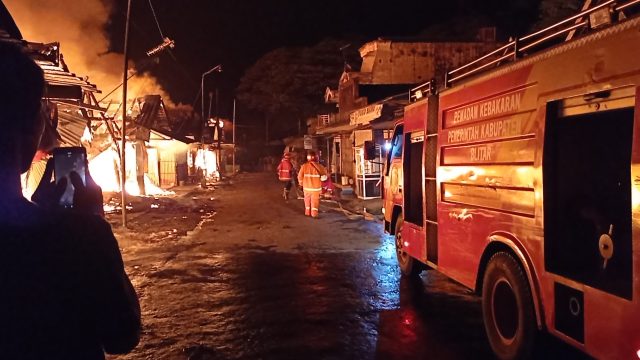Kebakaran Pasar Kesamben Blitar, 70 Persen Kios Ludes